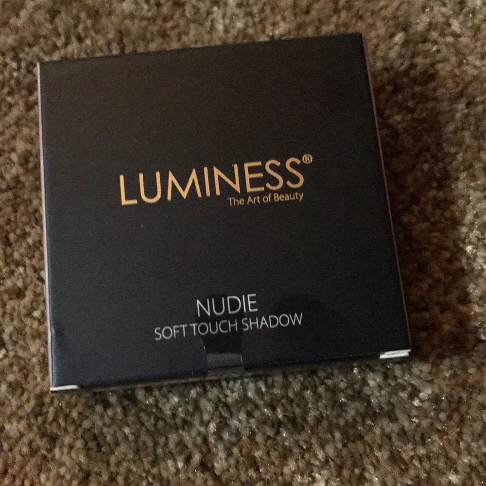 Luminess unopened Nude soft touch shadow $12